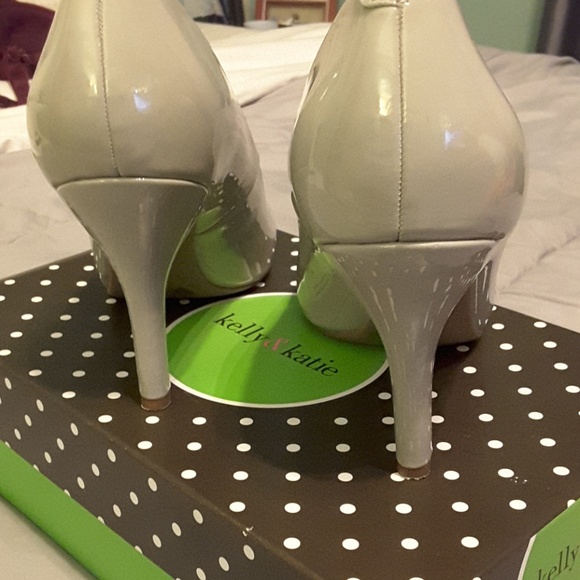 Grey pumps 7wide - Picture 7 of 8